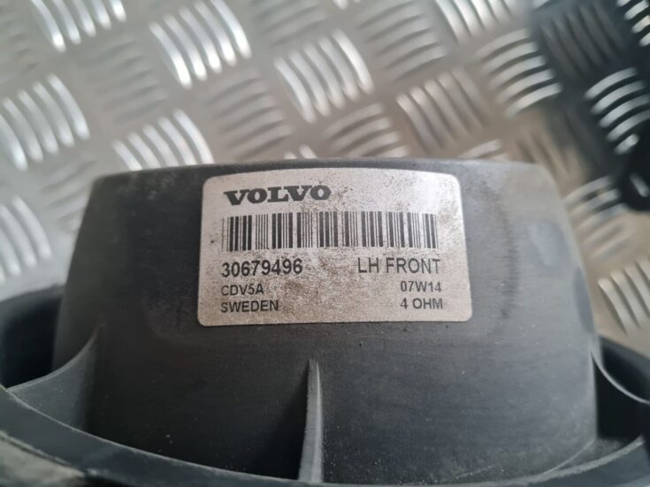 Durvju skaļrunis, apakšā priekš VOLVO V70 2003 SILVER