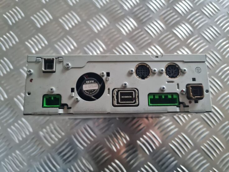 CD/DVD/Navigācijas bloks priekš VOLVO V70 2003 SILVER