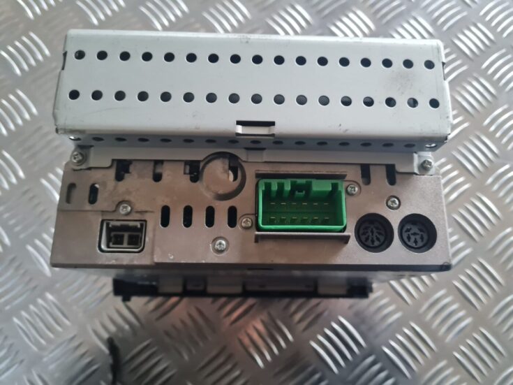 CD/DVD/Navigācijas bloks priekš VOLVO V70 2003 SILVER