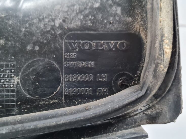 Vējstikla uzlikas (deflektora) režģis priekš VOLVO V70 2003 SILVER 3