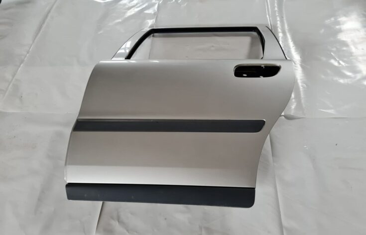 Aizmugurējās kreisās durvis priekš VOLVO V70 2003 SILVER
