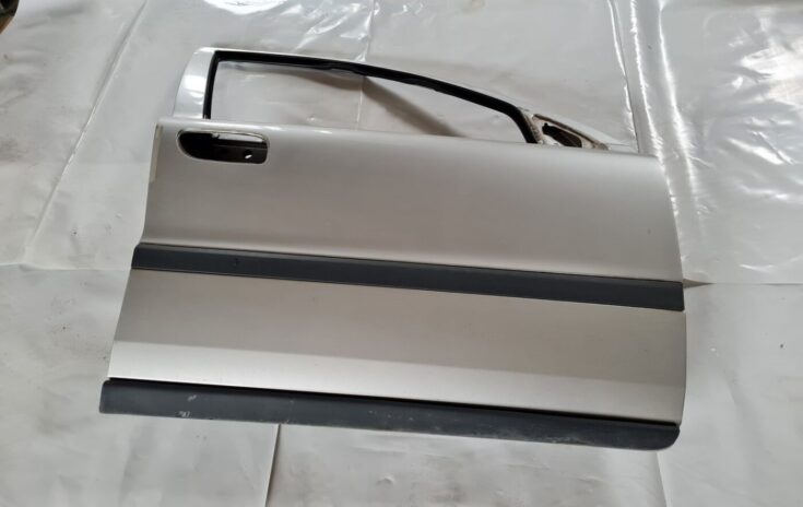 Priekšējās labās durvis priekš VOLVO V70 2003 SILVER