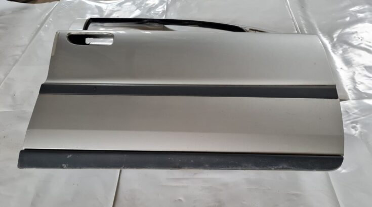 Priekšējās labās durvis priekš VOLVO V70 2003 SILVER
