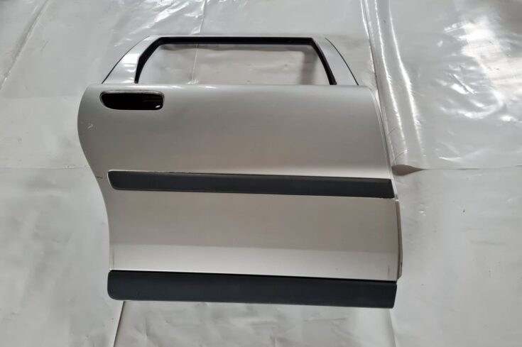 Aizmugurējās labās durvis priekš VOLVO V70 2003 SILVER