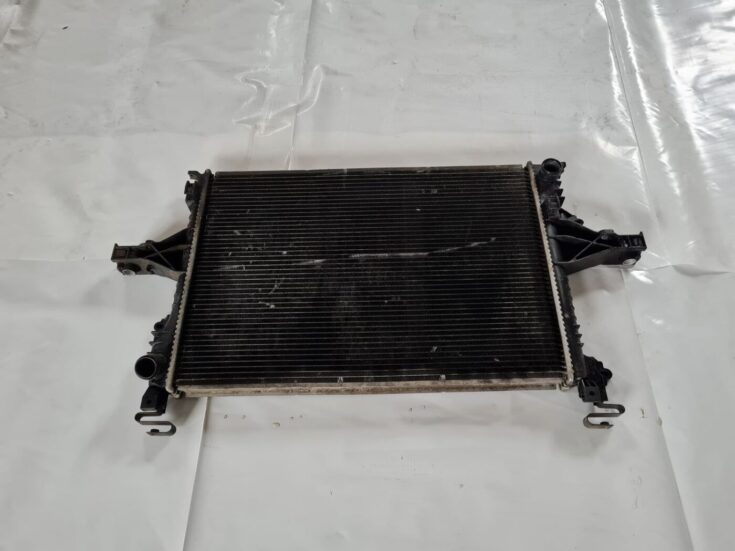 Dzesēšanas radiators priekš VOLVO V70 2003 SILVER 1