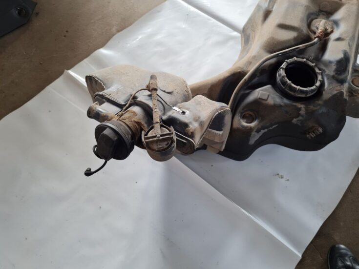 Degvielas tvertne priekš VW PASSAT 2004 UNIVERSAL GREY