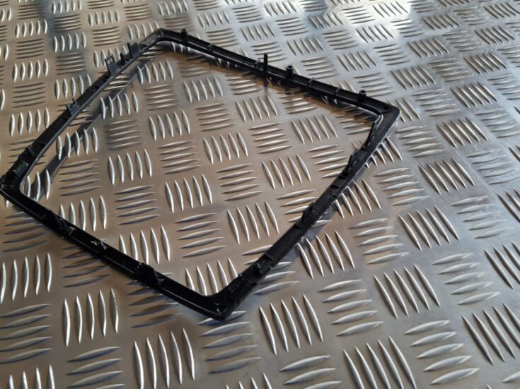 Mērinstrumentu paneļa dekoratīvais rāmis priekš VOLVO S60 2008