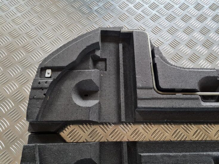 Bagāžnieka nodalījuma instrumentu ieliktnis priekš SUBARU LEGACY 2010