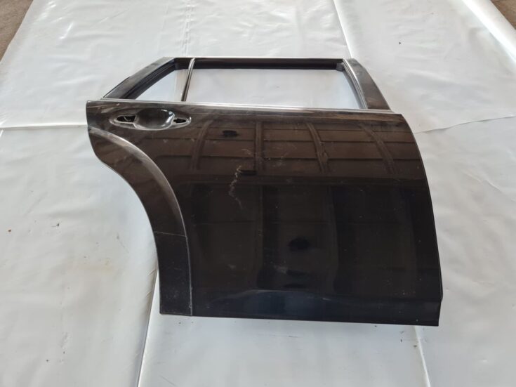 Aizmugurējās labās durvis priekš SUBARU LEGACY 2010