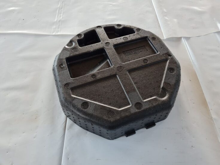 Bagāžnieka nodalījuma instrumentu ieliktnis priekš SUBARU LEGACY 2010