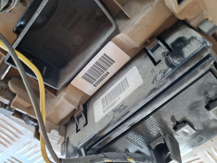 Pelnu trauks priekš VOLVO V70 2006