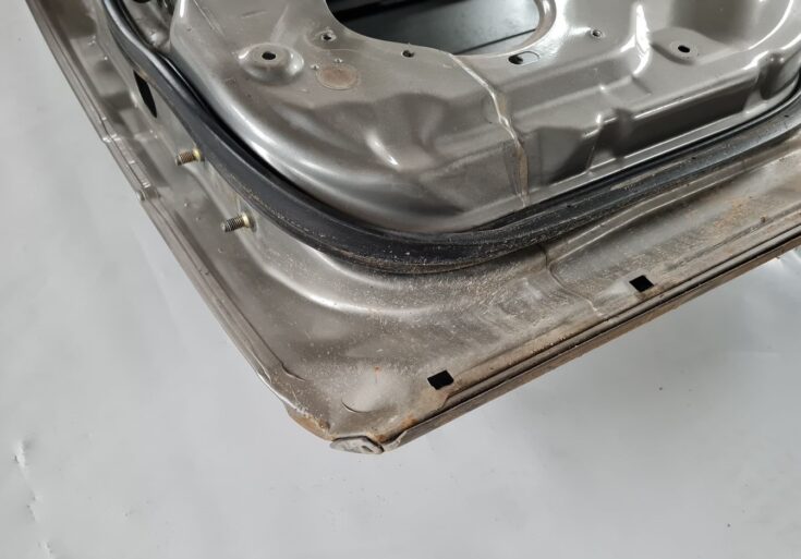 Aizmugurējās labās durvis priekš NISSAN X-TRAIL 2002