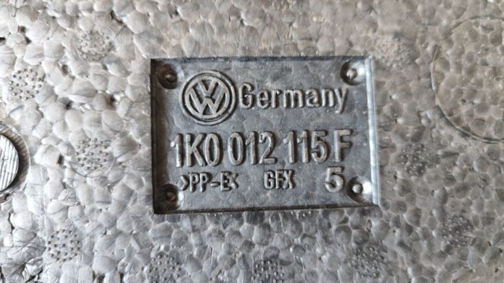 Bagāžnieka nodalījuma instrumentu ieliktnis priekš VW GOLF 5 2006