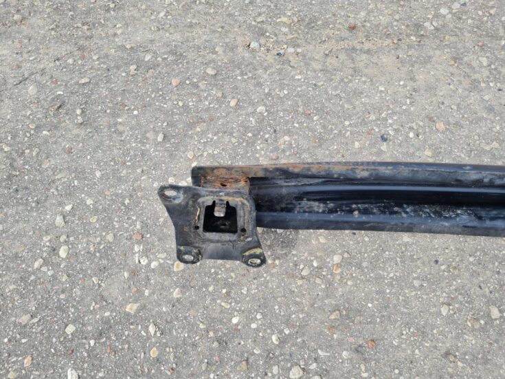 Aizmugurējā bufera pastiprinātājs priekš VW GOLF 5 2006