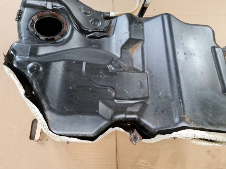 Degvielas tvertne priekš VW PASSAT B6 2006 ANGL. UNIVERSAL