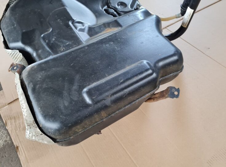 Degvielas tvertne priekš VW PASSAT B6 2006 ANGL. UNIVERSAL