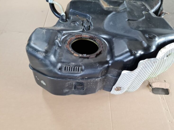 Degvielas tvertne priekš VW PASSAT B6 2006 ANGL. UNIVERSAL