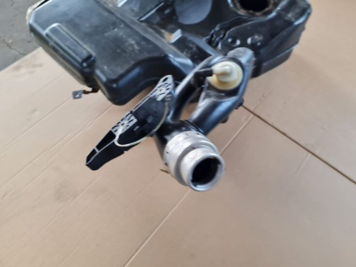 Degvielas tvertne priekš VW PASSAT B6 2006 ANGL. UNIVERSAL
