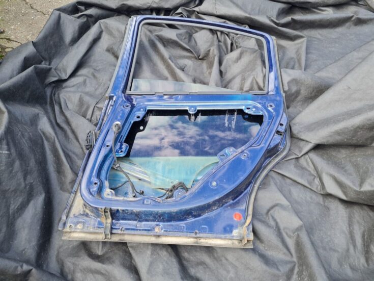 Aizmugurējās labās durvis priekš VW PASSAT 2000 BLUE