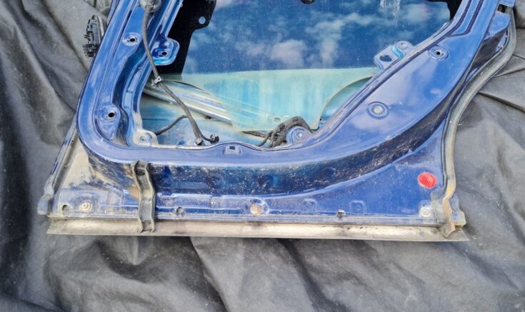 Aizmugurējās labās durvis priekš VW PASSAT 2000 BLUE