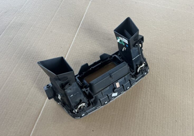 Mērinstrumentu paneļa gaisa vads, centrā priekš PEUGEOT 508 2012