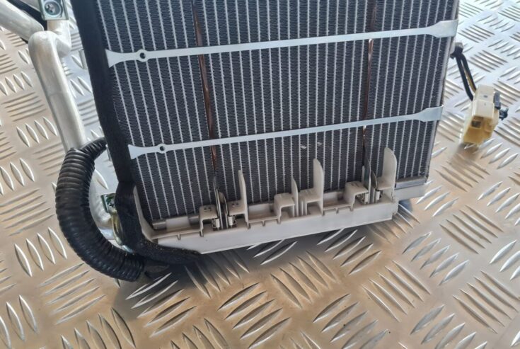 Apsildes sistēmas radiators priekš TOYOTA AVENSIS 2007