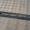 Priekšējo kreiso durvju moldings priekš AUDI A6 AVANT 2006 S-LINE