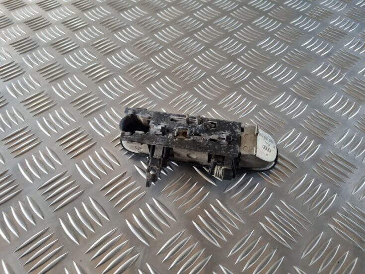 Priekšējāis labais durvju rokturis priekš AUDI A4 2000 AVANT