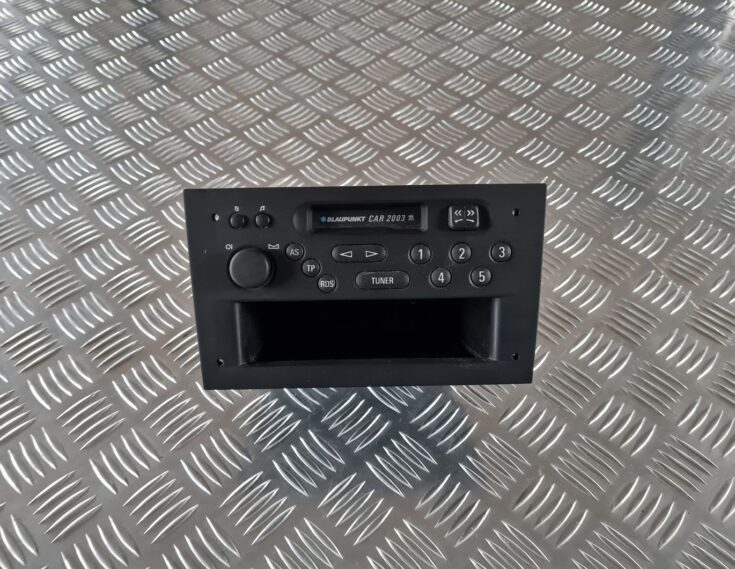 Automašīnas radio priekš OPEL MERIVA 2004