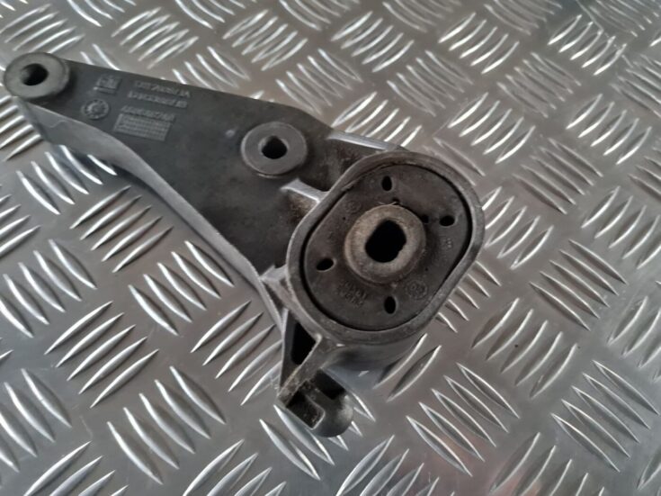 Dzinēja spilvens priekš OPEL MERIVA 2004