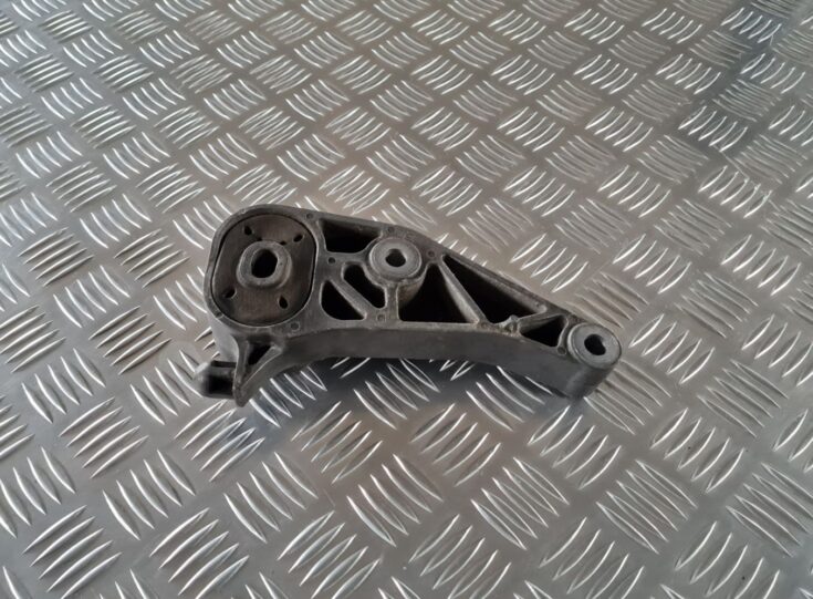Dzinēja spilvens priekš OPEL MERIVA 2004