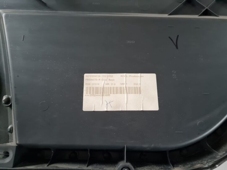 Aizmugurējo kreiso durvju apdare priekš OPEL MERIVA 2004