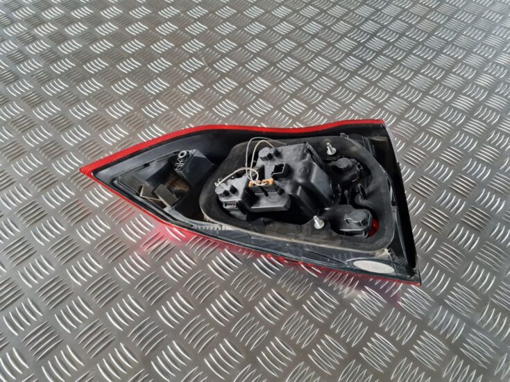 Aizmugurējais labais lukturis priekš VOLVO S80 2007 Black