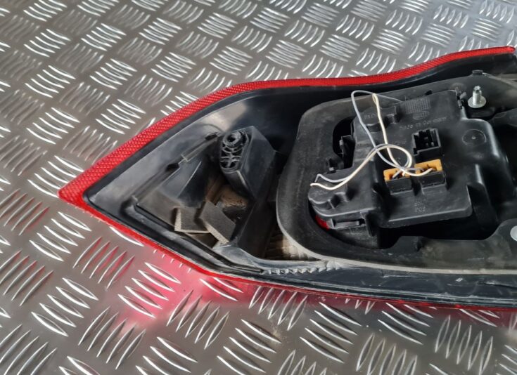 Aizmugurējais labais lukturis priekš VOLVO S80 2007 Black