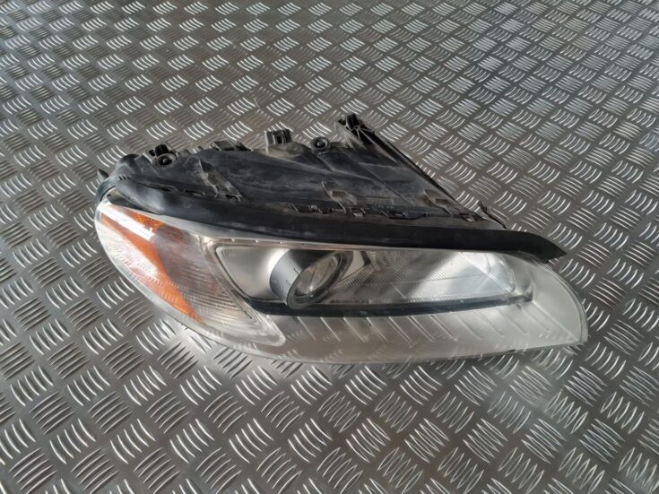 Priekšējais labais lukturis priekš VOLVO S80 2007 Black