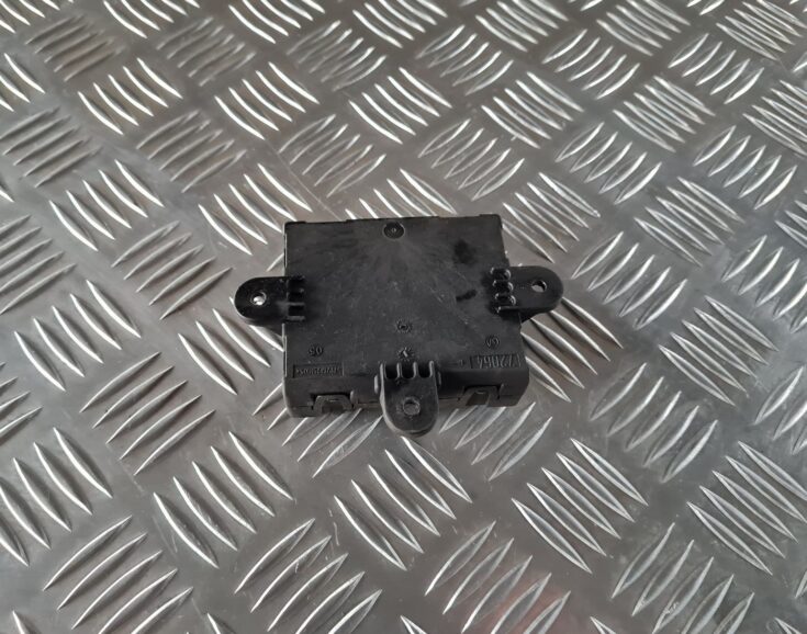Aizmugurējo labo durvju vadības bloks priekš VOLVO S80 2007 Black