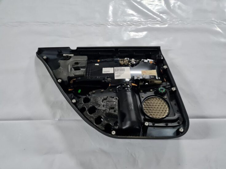 Aizmugurējo labo durvju apdare priekš VOLVO S80 2007 Black