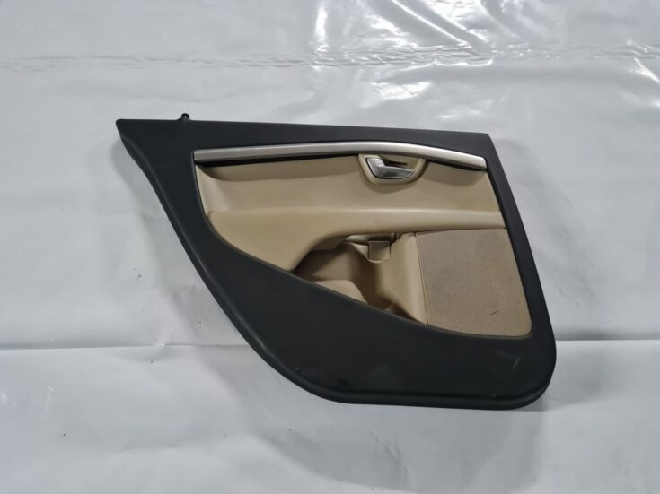 Aizmugurējo kreiso durvju apdare priekš VOLVO S80 2007 Black