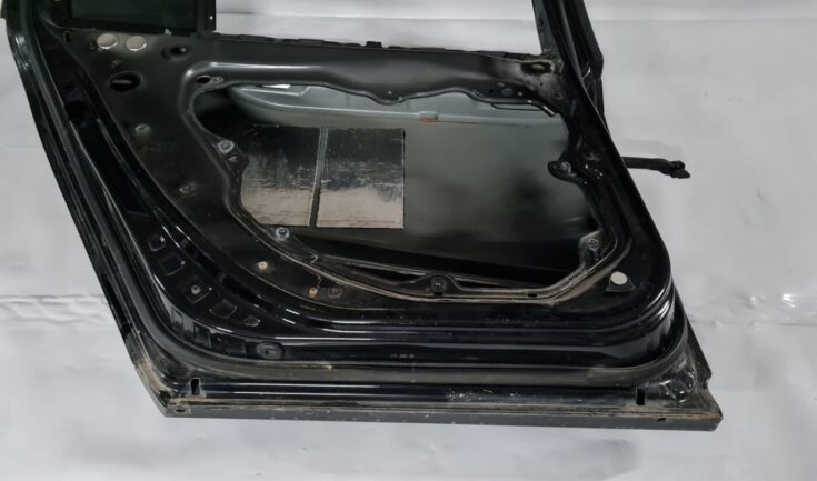 Aizmugurējās kreisās durvis priekš VOLVO S80 2007 Black