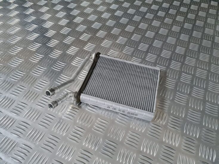 Apsildes sistēmas radiators priekš TOYOTA AVENSIS 2010