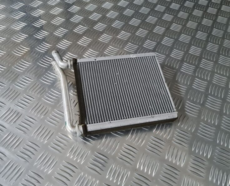Apsildes sistēmas radiators priekš TOYOTA AVENSIS 2010