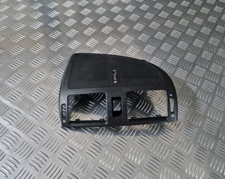 Mērinstrumentu paneļa gaisa vads, centrā priekš TOYOTA AVENSIS 2010