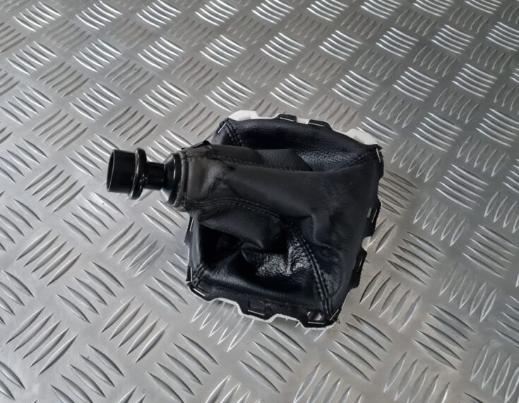 Pārnesumu pārslēgšanas kloķa auduma pārvalks priekš TOYOTA AVENSIS 2010