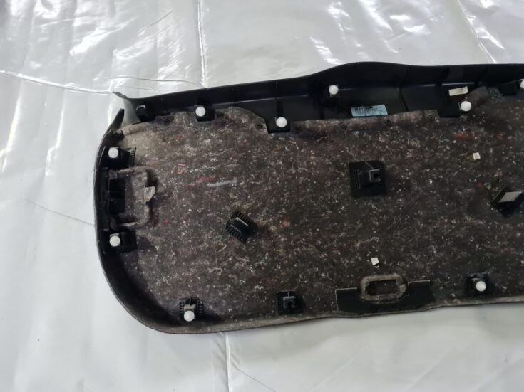 Bagāžnieka vāka liela apdare priekš TOYOTA AVENSIS 2010