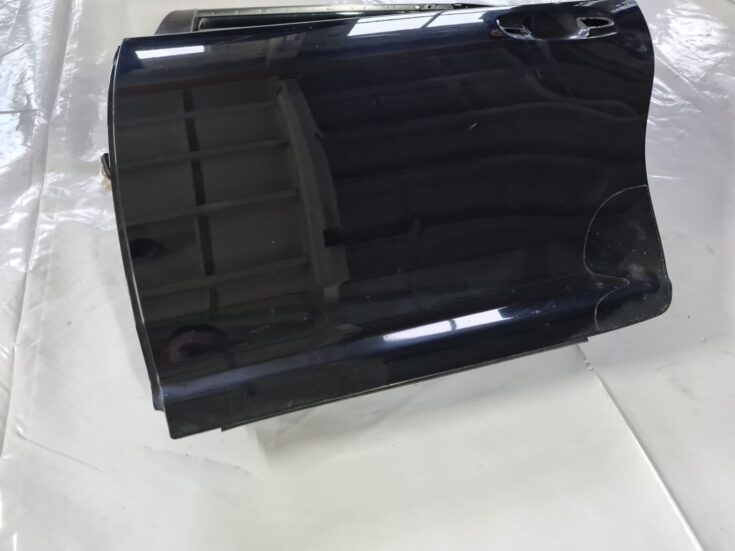 Aizmugurējās kreisās durvis priekš TOYOTA AVENSIS 2010