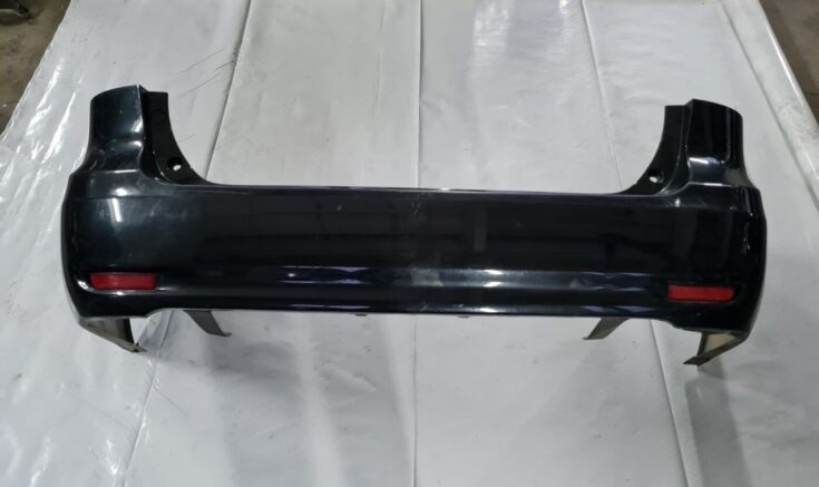 Aizmugures buferis priekš TOYOTA AVENSIS 2010