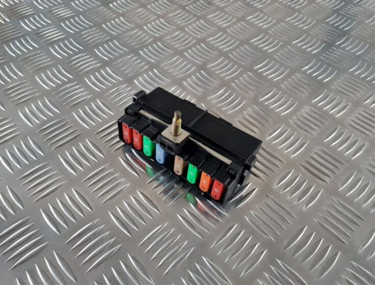 Drošinātāju bloks priekš CITROEN C8 2005