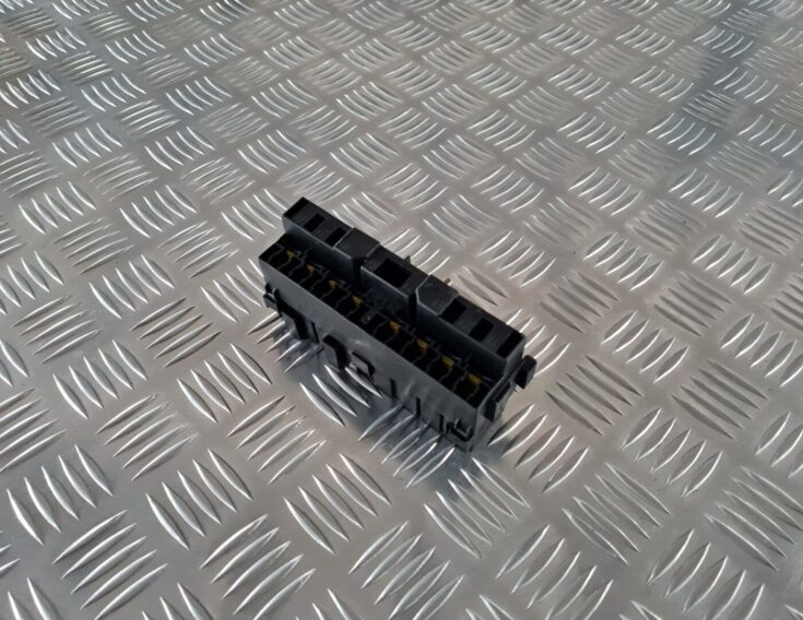 Drošinātāju bloks priekš CITROEN C8 2005