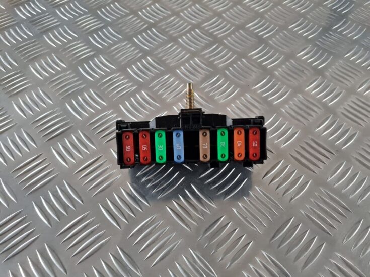 Drošinātāju bloks priekš CITROEN C8 2005