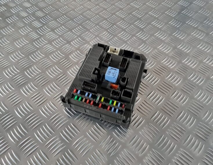 Drošinātāju bloks priekš CITROEN C8 2005